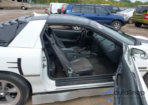 1997 Chevrolet Camaro Z28 z USA, uszkodzony, nr VIN 2G1FP22P1V2106094